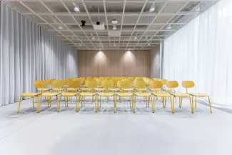 wilde-spieth_references_hochschulcampus-brig_1.jpg The SE 68 multi purpose chair in monochrome yellow in a modern auditorium setting at Hochschulcampus Brig