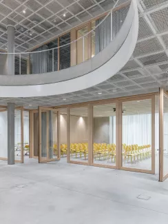 wilde-spieth_references_hochschulcampus-brig_2.jpg The SE 68 multi purpose chair in monochrome yellow in a modern auditorium setting at Hochschulcampus Brig