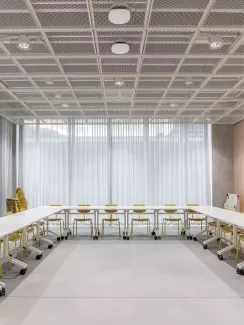 wilde-spieth_references_hochschulcampus-brig_3.jpg The SE 68 multi purpose chair in monochrome yellow in a modern conference setting at Hochschulcampus Brig
