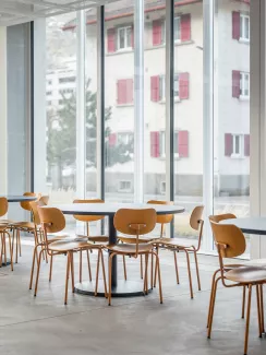 wilde-spieth_references_hochschulcampus-brig_7.jpg The SE 68 multi purpose chair in monochrome yellow in a modern cafeteria setting at Hochschulcampus Brig