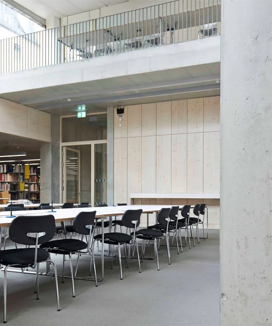 The SE 68 Multipurpose Chair at the library of Burg Giebichenstein 