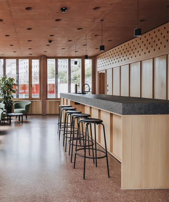 The SB 68 bar chair in a modern café/bar setting at the Jäger Bau Bar