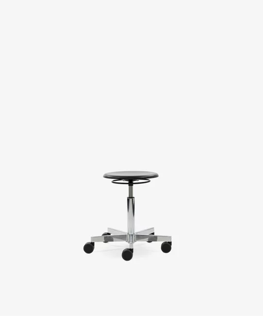 S 193 R20 Swivel Stool front view in black/chrome