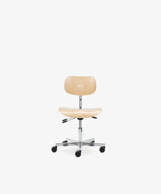S 197 R20 Swivel Chair front view in beech/chrome