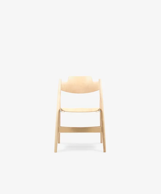 SE 18 Foldable Chair front view in beech